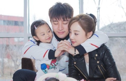 《煮妇神探》热拍 贾乃亮带着老婆孩子齐上阵