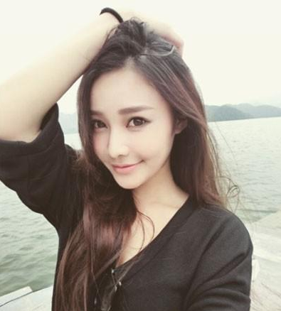 王靓雅家庭背景个人资料照片 王靓雅和大鹏什么关系