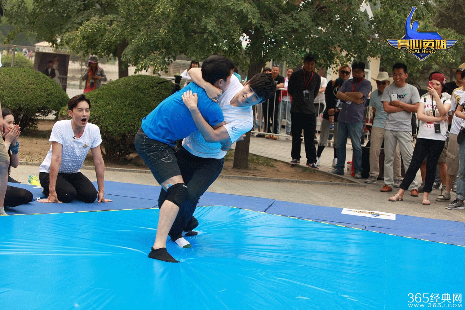 《真心英雄》张杰被踢要害