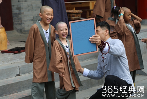 9个00后小孩剃度齐出家 少林寺体验生活