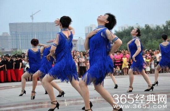 大妈跳广场舞致房价暴跌