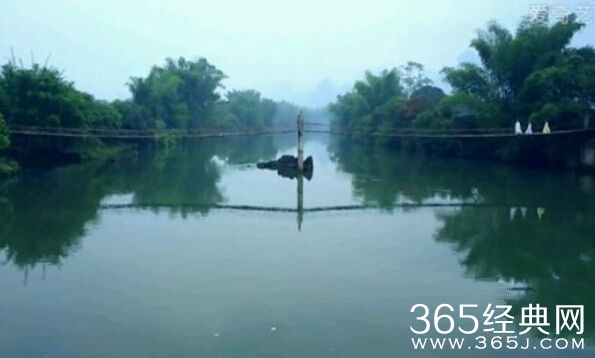 花千骨第25集骨头和师父糖宝过桥时的背景音乐是什么