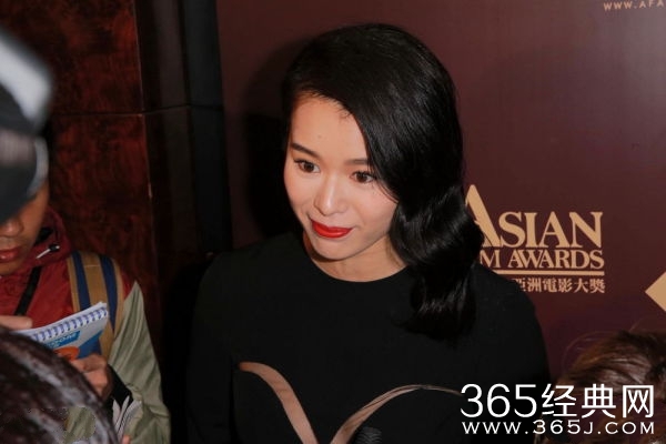 胡杏儿离开TVB感恩16年栽培 为爱暂缓工作脚步