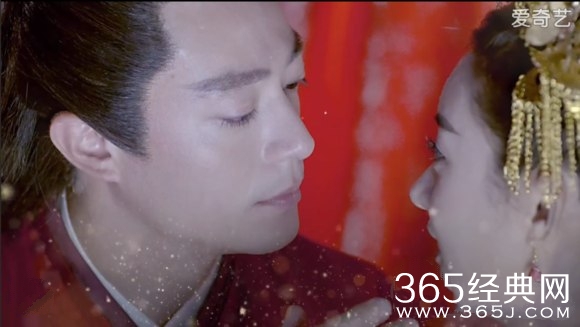 花千骨中为什么小骨非要逼着尊上承认爱她