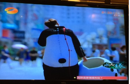 《冰与火的青春》江焱扮大熊猫是在第几集播出？