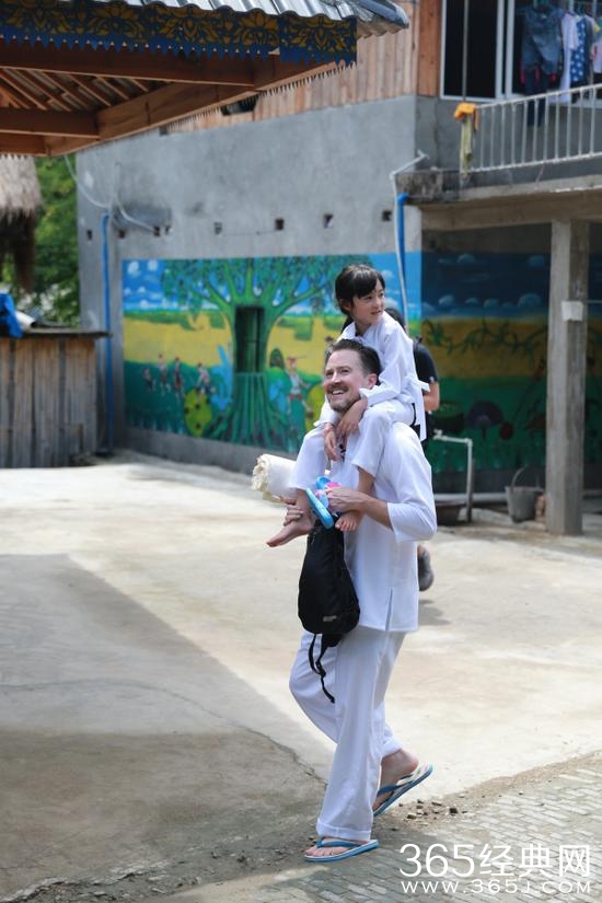 《爸爸去哪儿3》夏克立变身咆哮帝