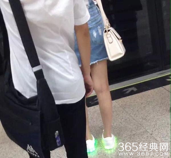 经典哥：看看日本地铁里的妹子！2015.07.22