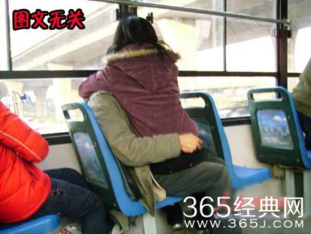 经典哥：看看日本地铁里的妹子！2015.07.22