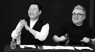 鸟叔车祸后首次现身