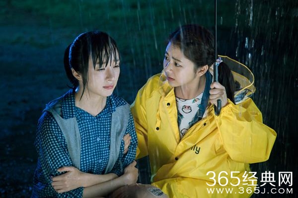 《旋风少女》热播 闺蜜谭松韵成神助攻手