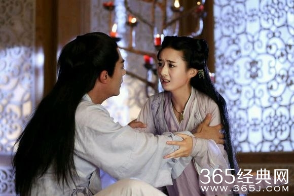 花千骨的手绢上有什么？内容是什么？