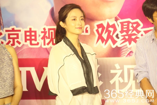 《裸嫁时代》主创走进社区 徐百卉深受观众喜爱