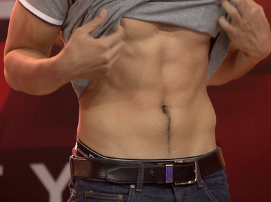 《中国好声音》混血美男刘伟男蹿红 父亲师从白先勇