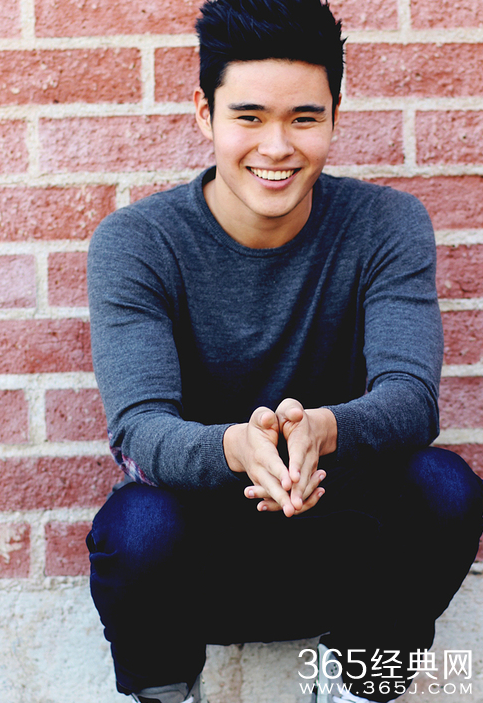 《中国好声音》混血美男刘伟男蹿红 父亲师从白先勇