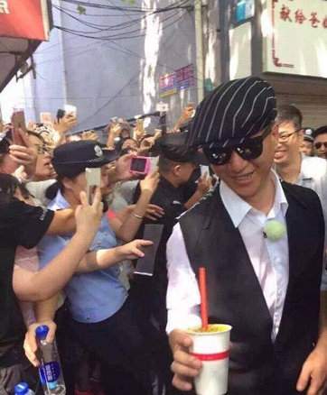 《极限挑战》录制民国风颜王孙红雷粉丝人气高