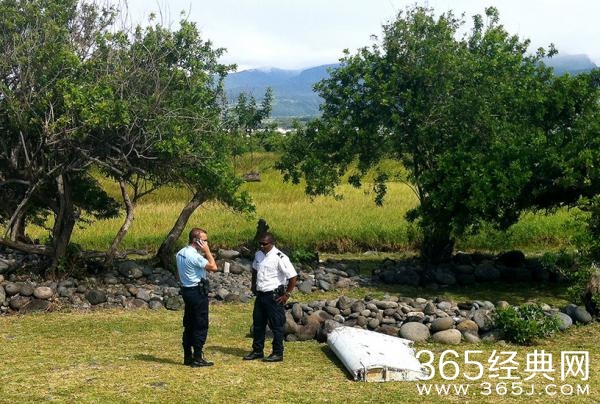 马来西亚官方声明：发现的残骸属波音777客机