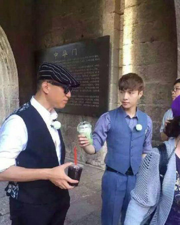 《极限挑战》录制民国风颜王孙红雷粉丝人气高