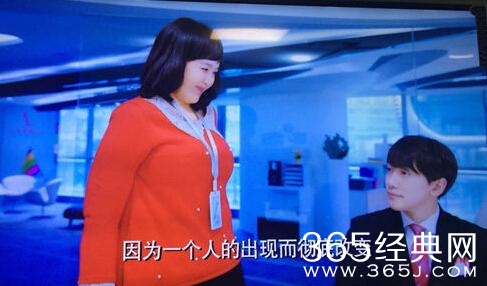 《克拉恋人》反应现代社会的哪些特征？