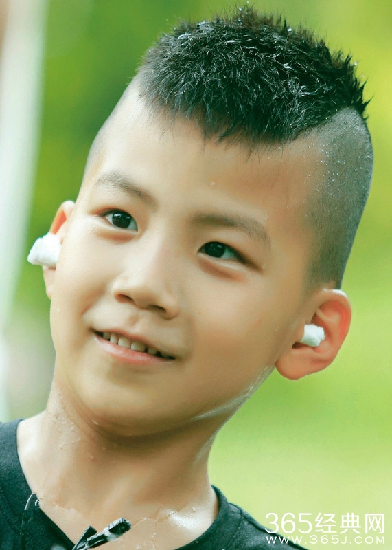 胡皓康为什么性格那么高冷