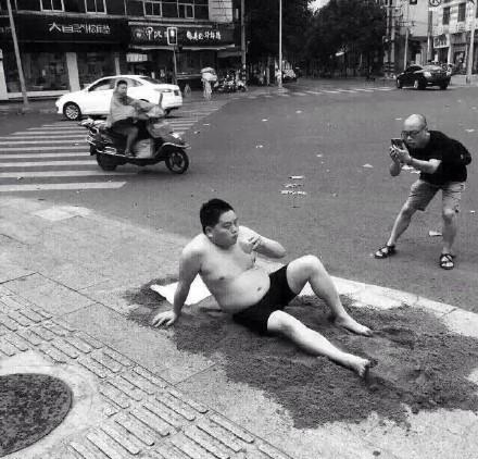 经典哥：姑娘们别上错了车子！2015.08.04