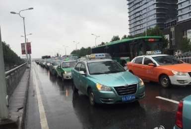 武汉的士今天罢工了 为抗议打车软件