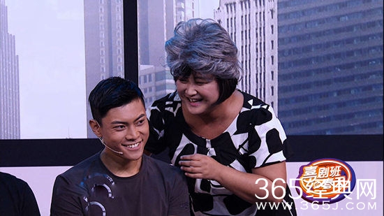 《喜剧班》贾玲变老大妈大战公车抢座