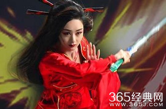 花千骨是怎么在蛮荒修成神尊