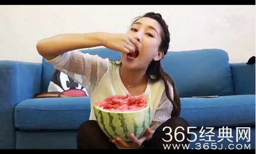 马苏徒手劈西瓜视频在线观看