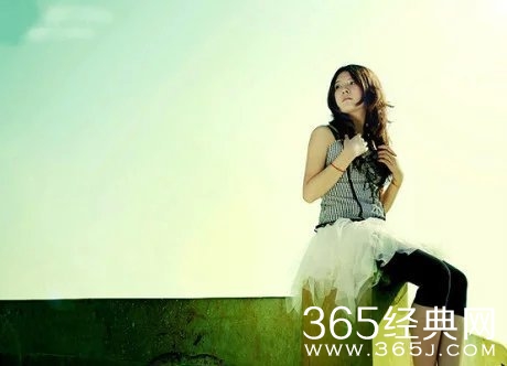 早安心语：有些爱，只能止于唇齿，掩于岁月。2015.08.12