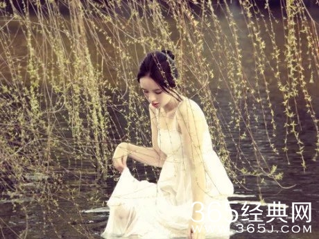 早安心语：有些爱，只能止于唇齿，掩于岁月。2015.08.12