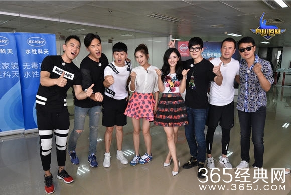 难得合体！谢娜录节目获知与张杰不同组哭泣