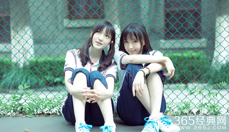 南京高颜值双胞胎姐妹同分被录取