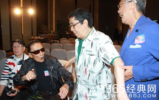 谢贤称不会向曾江道歉：等我进棺材再说吧