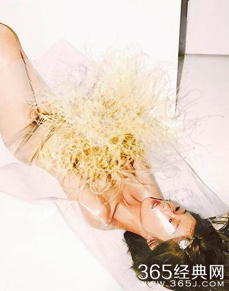 李维维大尺度脱体写真照片曝光