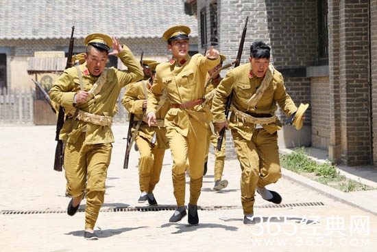 《秀才遇到兵》高潮迭起 队长李晨展神机