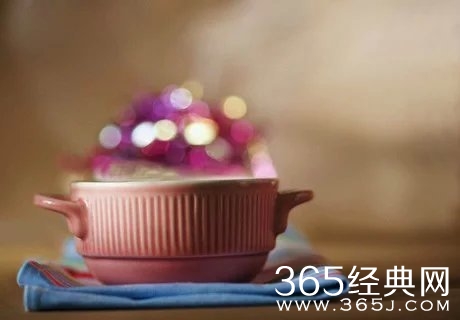 早安心语：陪伴，就是不管你需不需要，我一直都在。2015.08.18