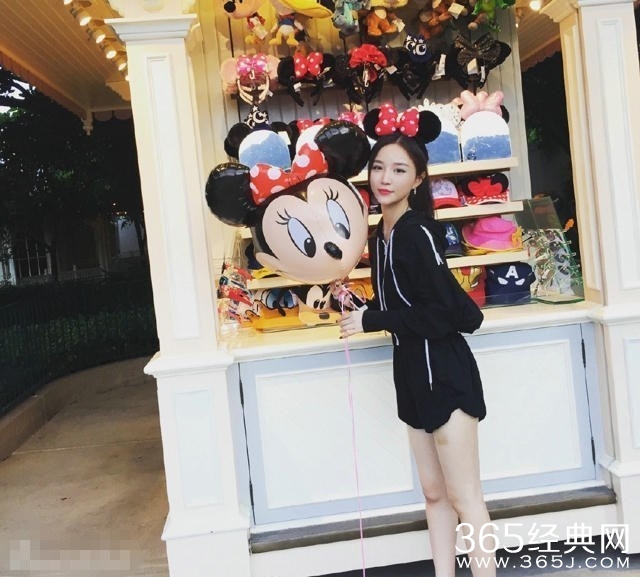 王思聪绯闻女友近照曝光 朱宸慧海量私照