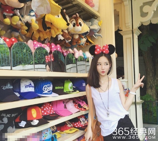 王思聪绯闻女友近照曝光 朱宸慧海量私照