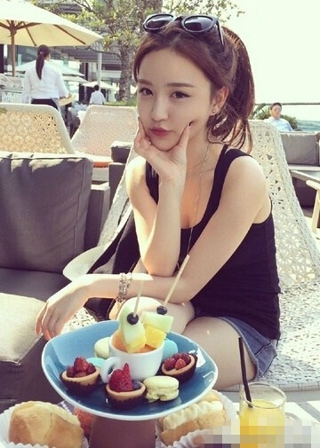 王思聪绯闻女友近照曝光 朱宸慧海量私照