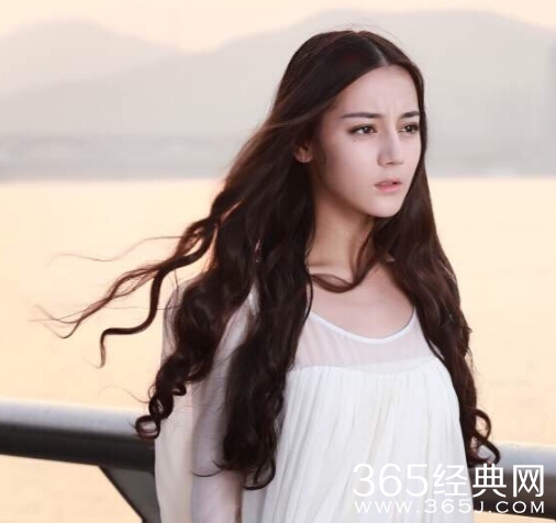 古力娜扎神秘干爹背景显赫遭网民质疑