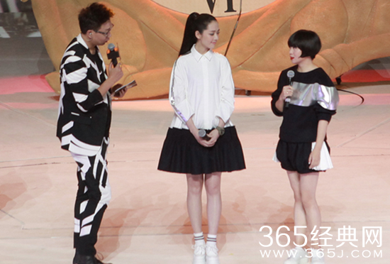 郭碧婷这套衣服叫价2100万元。