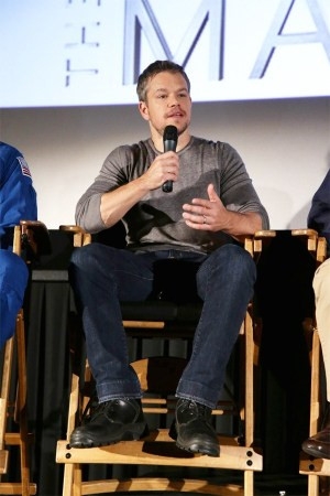 《火星救援》预告 马特·达蒙变身太空贝爷