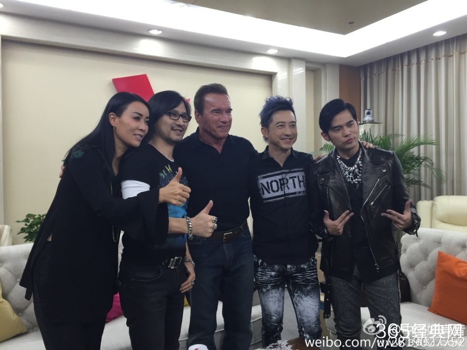 施瓦辛格现身《好声音》现场 周杰伦紧张合影