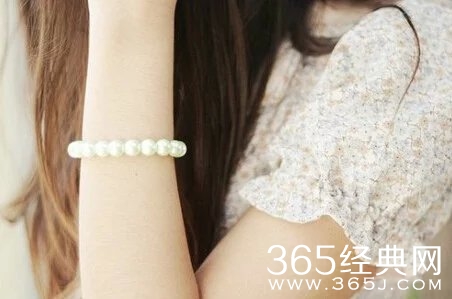 早安心语：所爱隔山海，山海可不平。2015.08.21