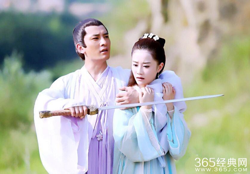 竹染看到花千骨脚上有什么?为什么说花千骨和他想的一样