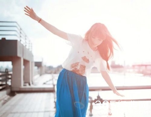 早安心语：站得久了，就忘了自己在等什么！2015.08.24