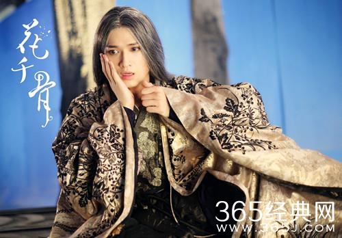 《花千骨》中杀阡陌的头发怎么白了？被毁容原因？