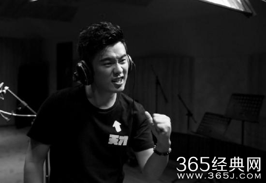 陈赫投身电竞圈玩英雄联盟 竟是Angelababy领路人