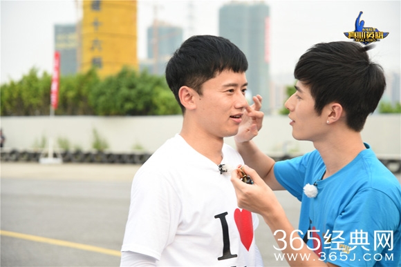 《真心英雄》陈学冬强吻张杰是哪一期？陈学冬强吻张杰剧照曝光