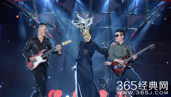 蒙面歌王野草是谁？蒙面歌王冠军野草是谭维维荣耀揭面